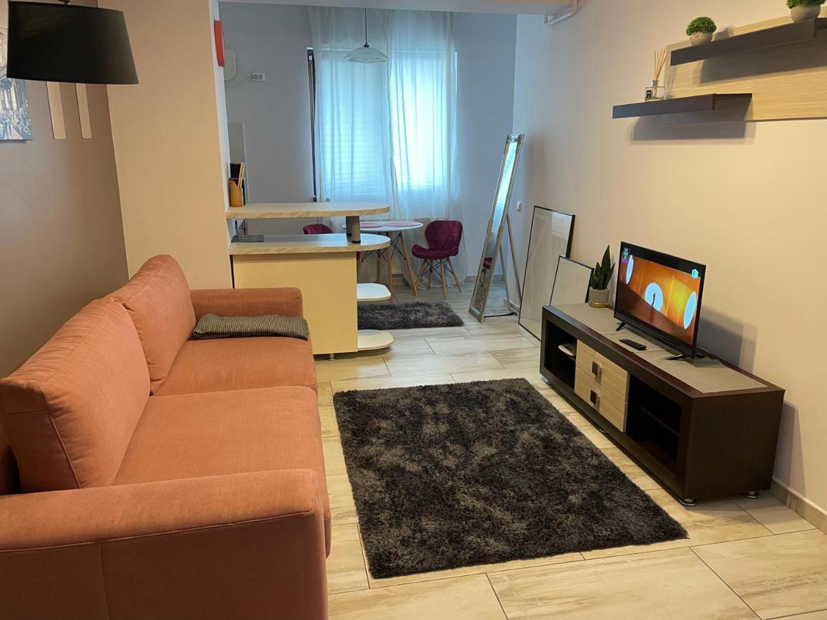 Le Lupin / Center Apartman Jászvásár Kültér fotó